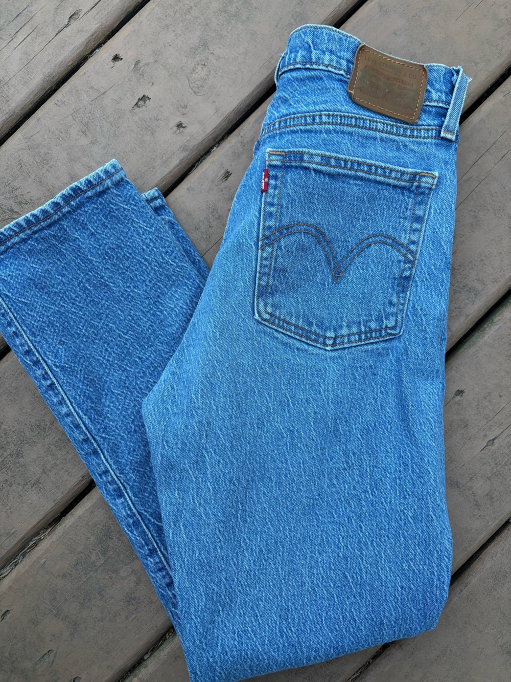 levi’s • wedgie straight 27